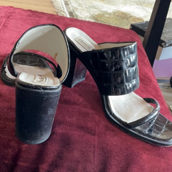 Charles David slip on 2 1/2” stedy heels - Picture 5 of 5